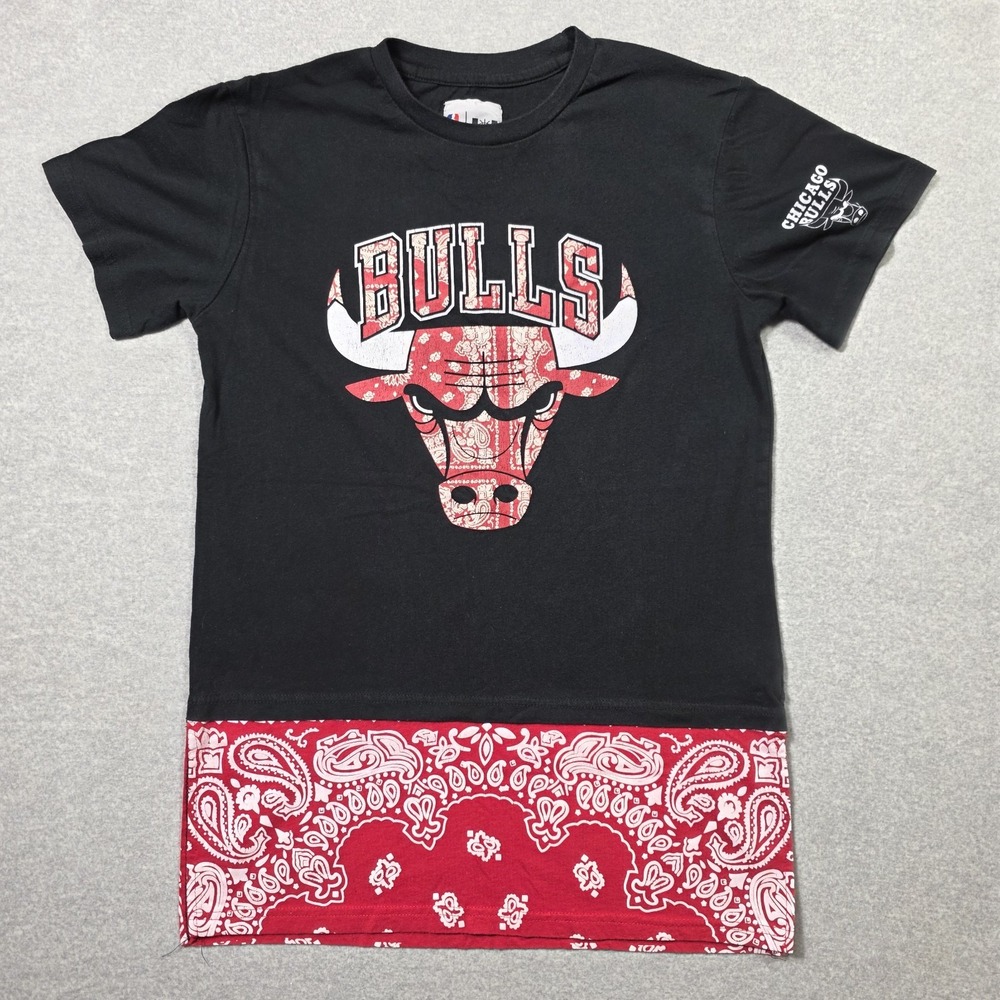 Vintage Chicago Bulls Shirt Womens S Black Red UNC NBA Athletic Fit Retro Logo